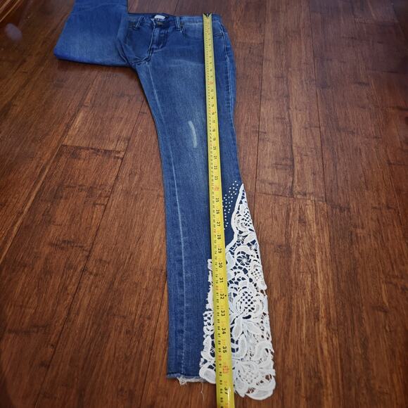 Venus Women Size 2 Skinny Jeans Lace Beads Distressed Raw Hem Medium Wash READ - Picture 12 of 13